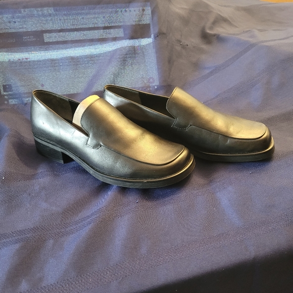 Ladies Loafer - Picture 1 of 9